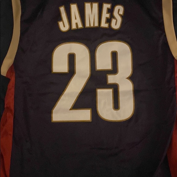 Cleveland cavaliers jersey - Picture 2 of 2